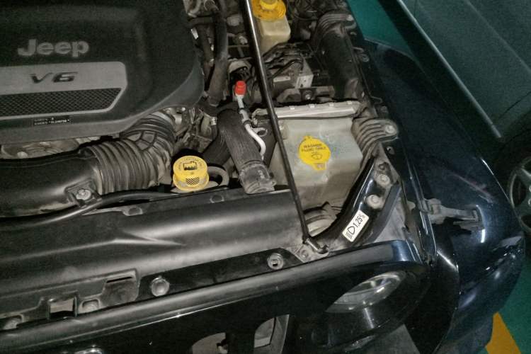 Used Jeep Wrangler 2014 3.0L Sahara Four-Door Edition Engine Bay Left