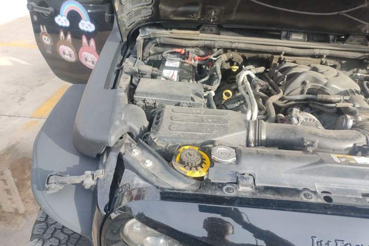 Used Jeep Wrangler 2014 3.0L Sahara Four-Door Edition Engine Bay Right