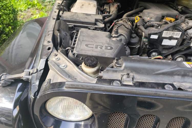 Used Jeep Wrangler 2014 2.8TD Sahara Four-Door Edition Engine Bay Right