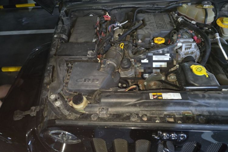 Used Jeep Wrangler 2014 2.8TD Sahara Four-Door Edition Engine Bay Right