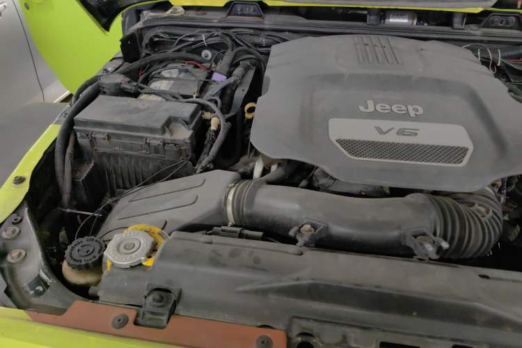 Used Jeep Wrangler 2014 3.6L Longteng Collection Edition Engine Bay Right