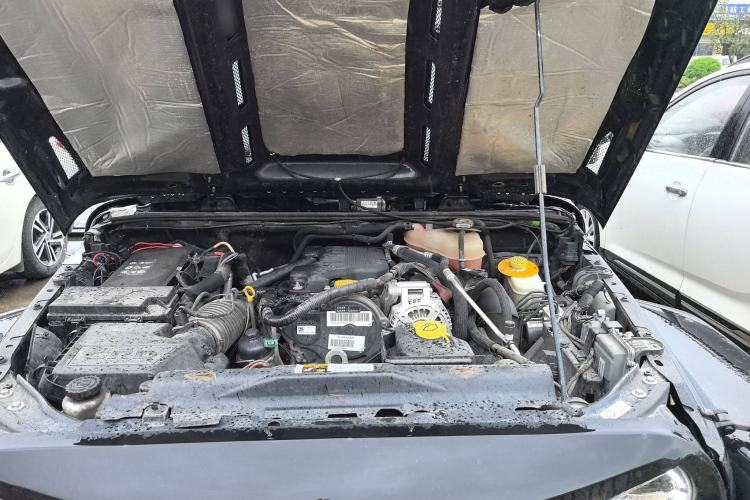 Used Jeep Wrangler 2014 2.8TD Sahara Four-Door Edition Engine Bay