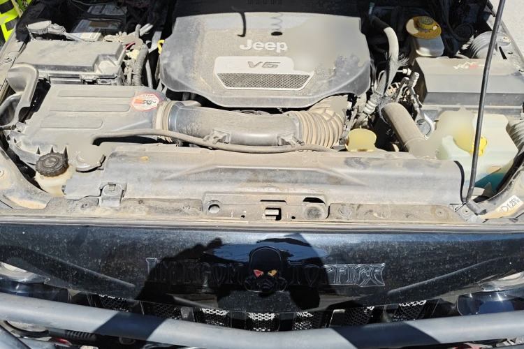 Used Jeep Wrangler 2014 3.0L Sahara Four-Door Edition Engine Bay