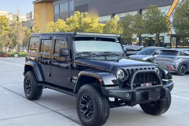Used Jeep Wrangler 2014 3.0L Sahara Four-Door Edition Exterior 2