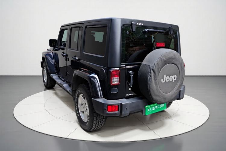Used Jeep Wrangler 2014 2.8TD Sahara Four-Door Edition Exterior 3