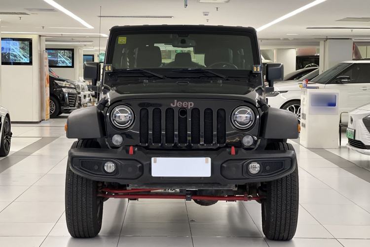 Used Jeep Wrangler 2014 3.0L Sahara Four-Door Edition Exterior 4