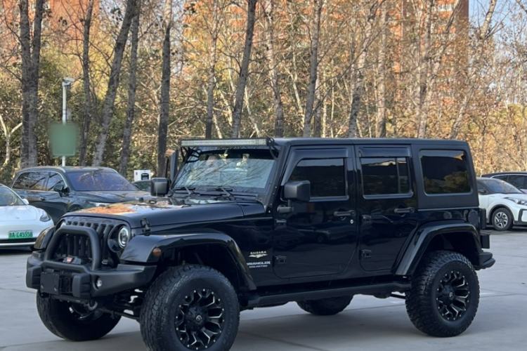 Used Jeep Wrangler 2014 3.0L Sahara Four-Door Edition Exterior 4