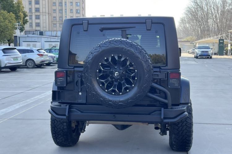 Used Jeep Wrangler 2014 3.0L Sahara Four-Door Edition Exterior 6