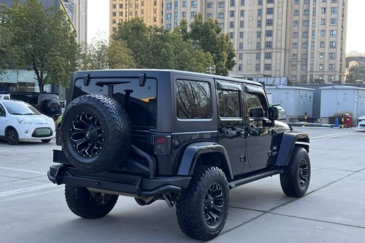 Used Jeep Wrangler 2014 3.0L Sahara Four-Door Edition Exterior 7