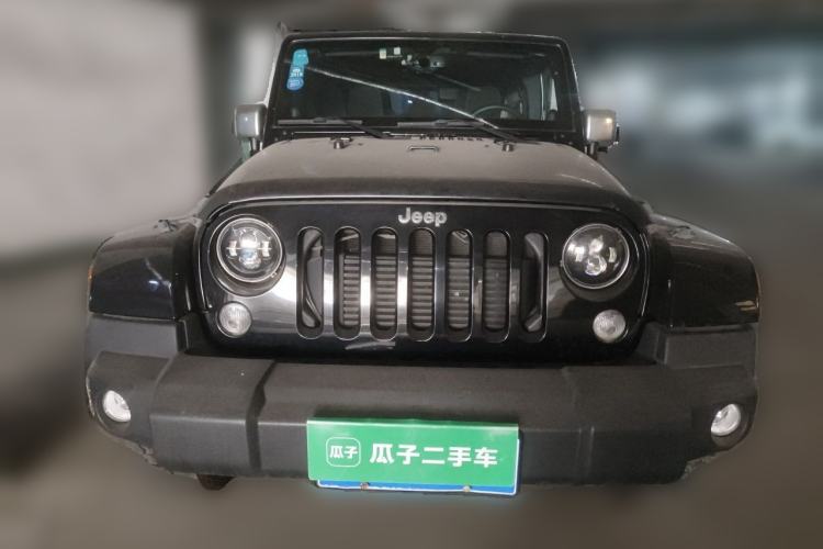 Used Jeep Wrangler 2014 2.8TD Sahara Four-Door Edition Front