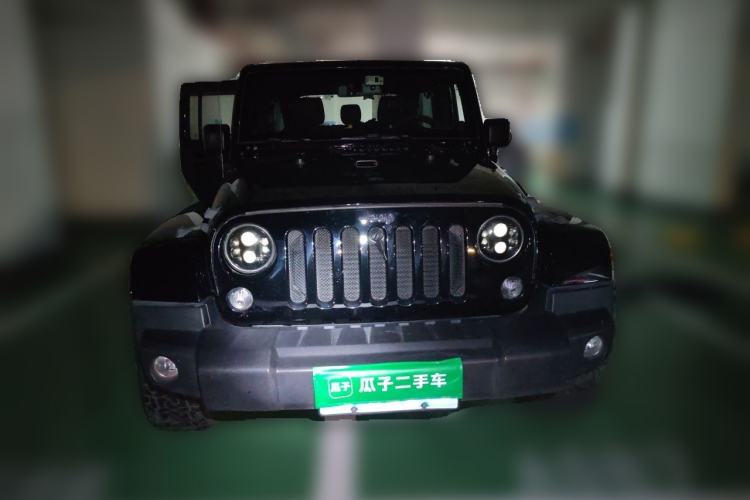 Used Jeep Wrangler 2014 2.8TD Sahara Four-Door Edition Front