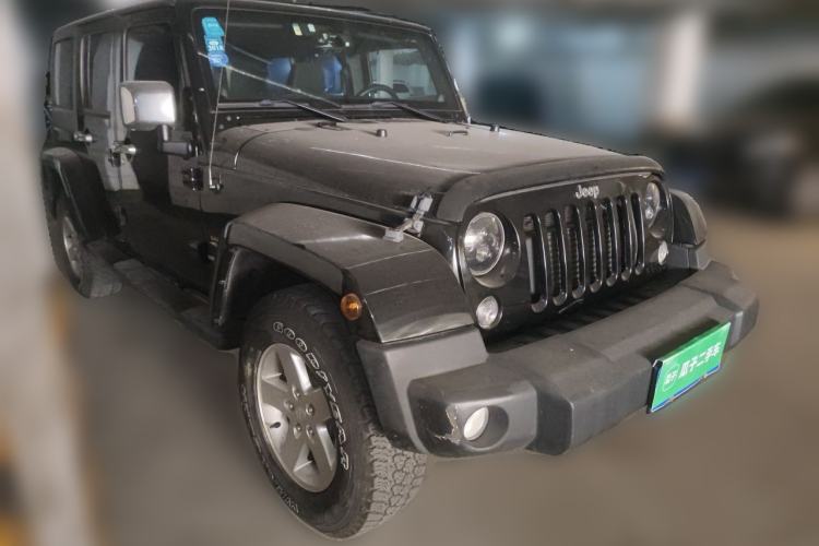 Used Jeep Wrangler 2014 2.8TD Sahara Four-Door Edition Front Right 45 Deg