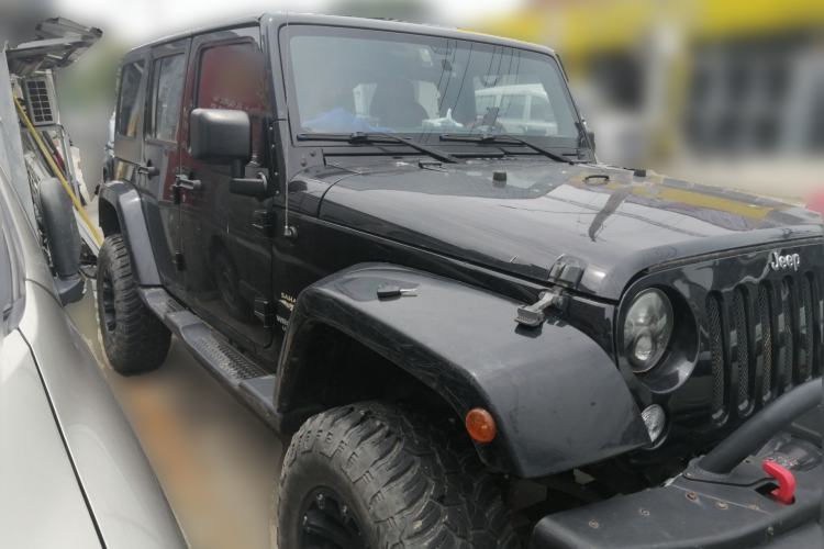 Used Jeep Wrangler 2014 3.0L Sahara Four-Door Edition Front Right 45 Deg
