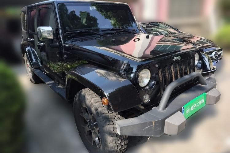 Used Jeep Wrangler 2014 2.8TD Sahara Four-Door Edition Front Right 45 Deg