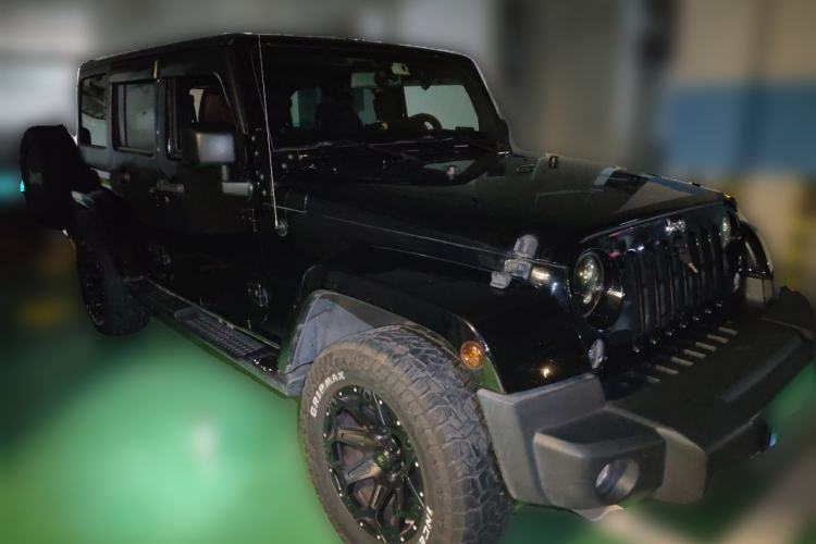 Used Jeep Wrangler 2014 2.8TD Sahara Four-Door Edition Front Right 45 Deg