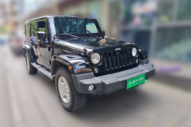 Used Jeep Wrangler 2014 2.8TD Sahara Four-Door Edition Front Right 45 Deg