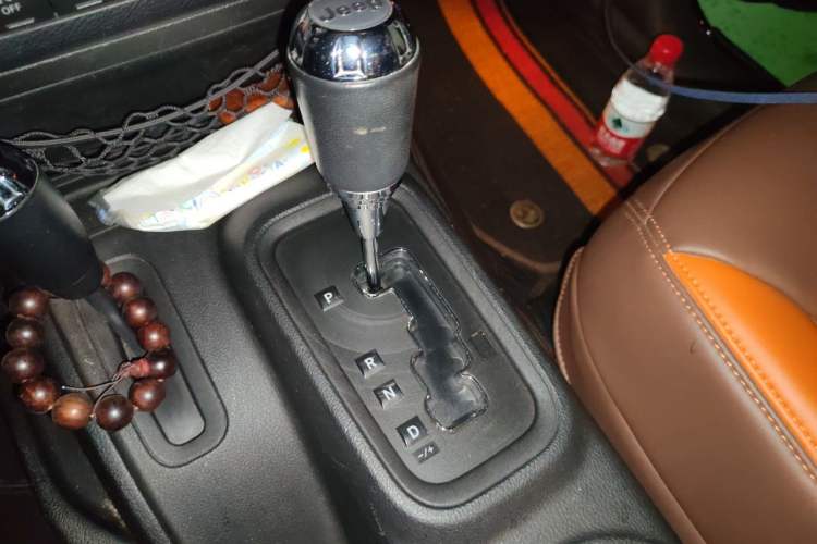 Used Jeep Wrangler 2014 2.8TD Sahara Four-Door Edition Gear Lever