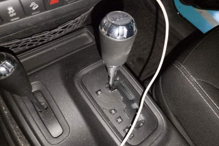Used Jeep Wrangler 2014 3.0L Sahara Four-Door Edition Gear Lever