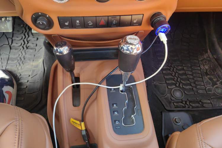Used Jeep Wrangler 2014 3.0L Sahara Four-Door Edition Gear Lever