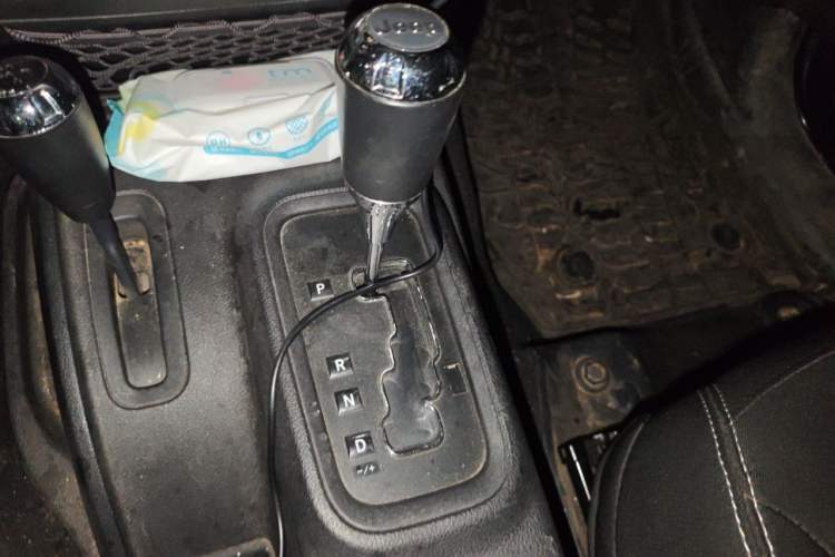 Used Jeep Wrangler 2014 2.8TD Sahara Four-Door Edition Gear Lever