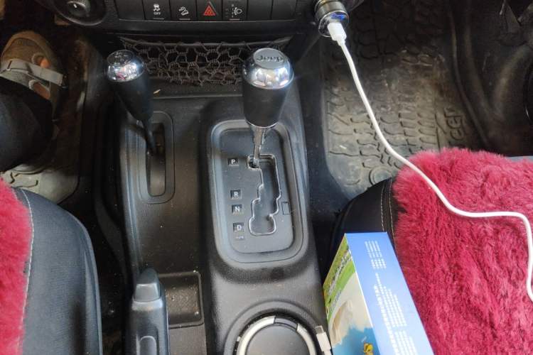 Used Jeep Wrangler 2014 2.8TD Sahara Four-Door Edition Gear Lever