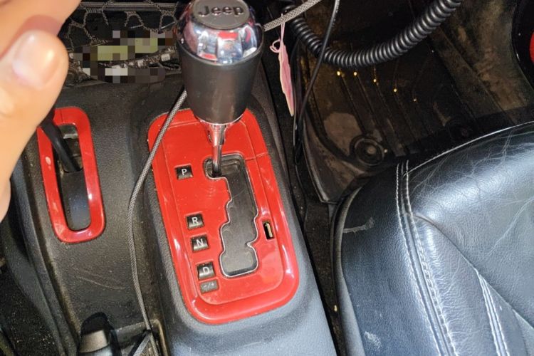 Used Jeep Wrangler 2014 3.0L Sahara Four-Door Edition Gear Lever