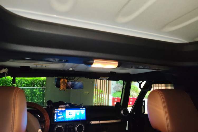 Used Jeep Wrangler 2014 2.8TD Sahara Four-Door Edition Headliner
