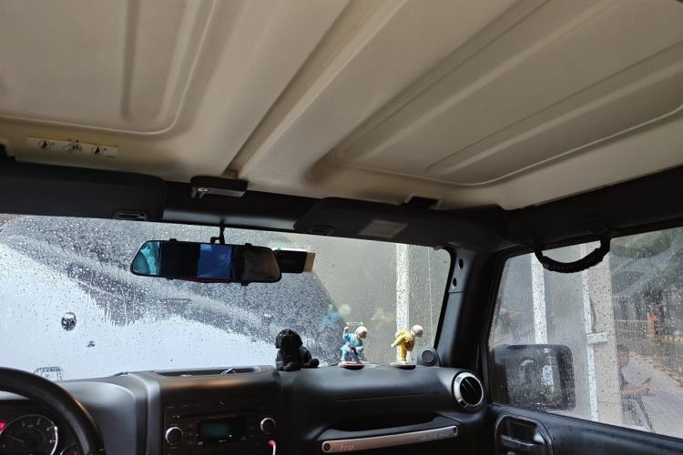 Used Jeep Wrangler 2014 2.8TD Sahara Four-Door Edition Headliner