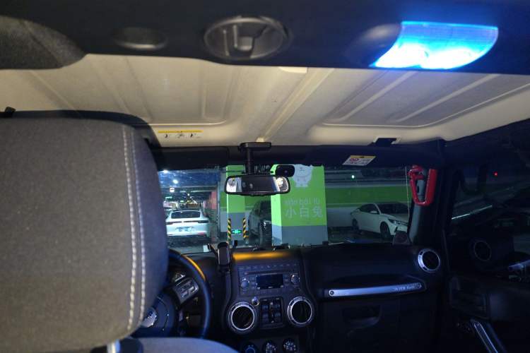 Used Jeep Wrangler 2014 2.8TD Sahara Four-Door Edition Headliner