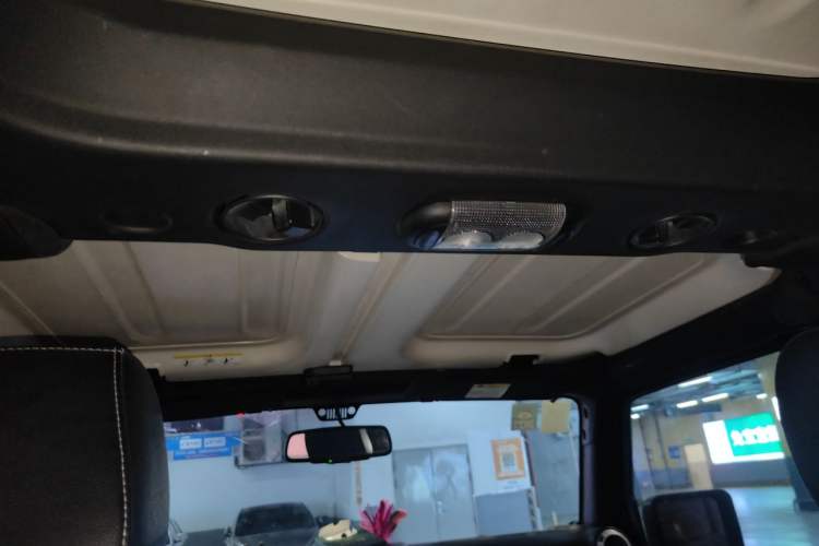 Used Jeep Wrangler 2014 2.8TD Sahara Four-Door Edition Headliner