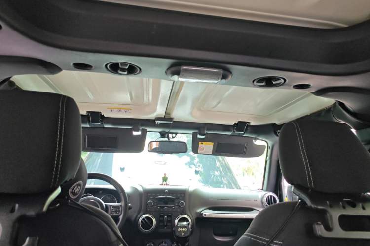 Used Jeep Wrangler 2014 2.8TD Sahara Four-Door Edition Headliner