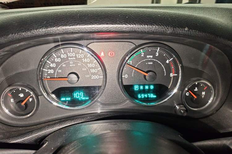 Used Jeep Wrangler 2014 2.8TD Sahara Four-Door Edition Instrument Cluster