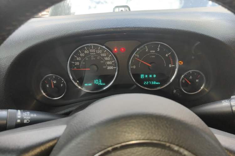 Used Jeep Wrangler 2014 2.8TD Sahara Four-Door Edition Instrument Cluster