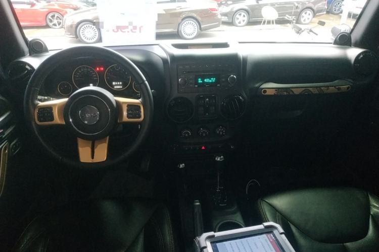 Used Jeep Wrangler 2014 3.6L Longteng Collection Edition Interior 2