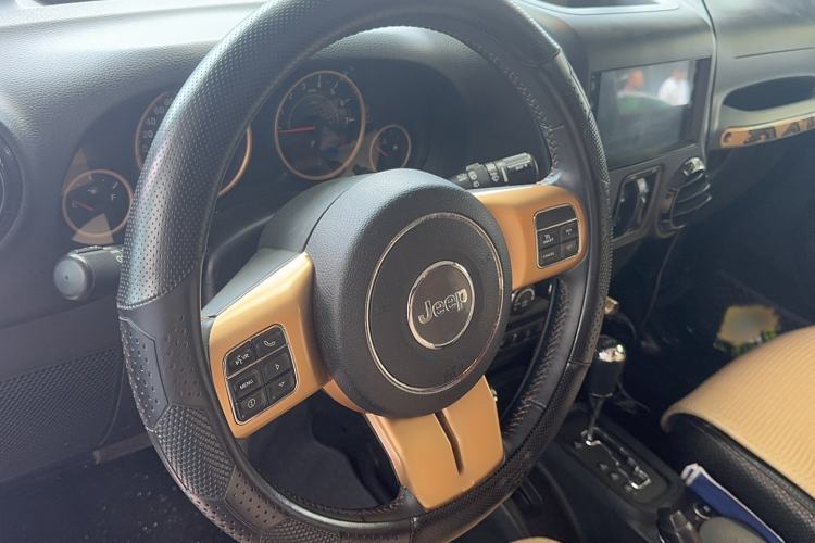Used Jeep Wrangler 2014 3.6L Longteng Collection Edition Interior 2
