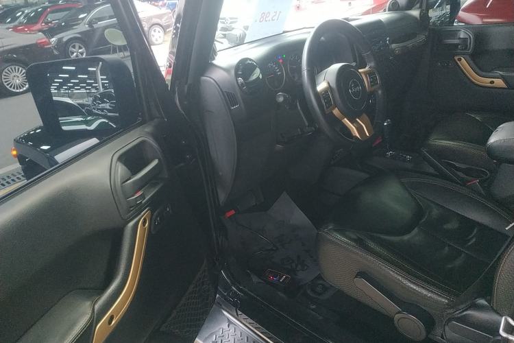 Used Jeep Wrangler 2014 3.6L Longteng Collection Edition Interior 3
