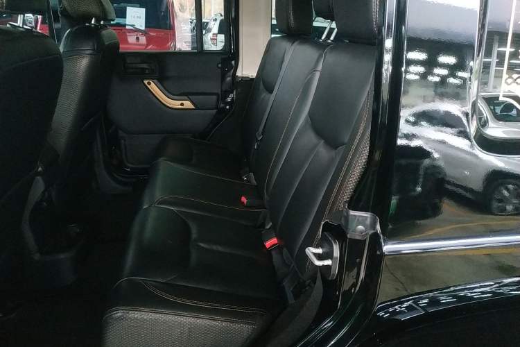 Used Jeep Wrangler 2014 3.6L Longteng Collection Edition Interior 4