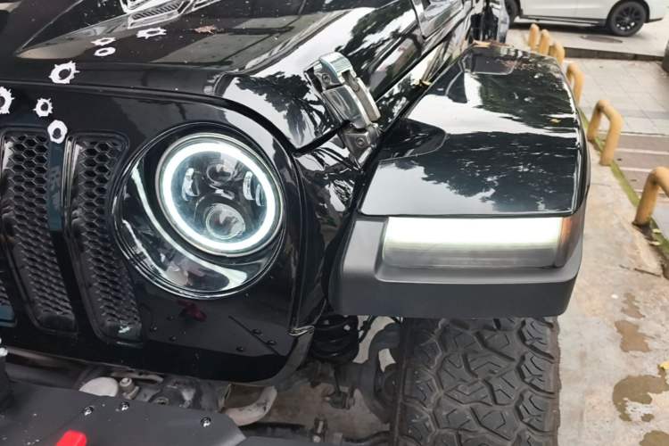 Used Jeep Wrangler 2014 3.0L Sahara Four-Door Edition Left Front Headlight