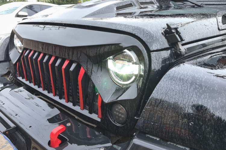 Used Jeep Wrangler 2014 2.8TD Sahara Four-Door Edition Left Front Headlight