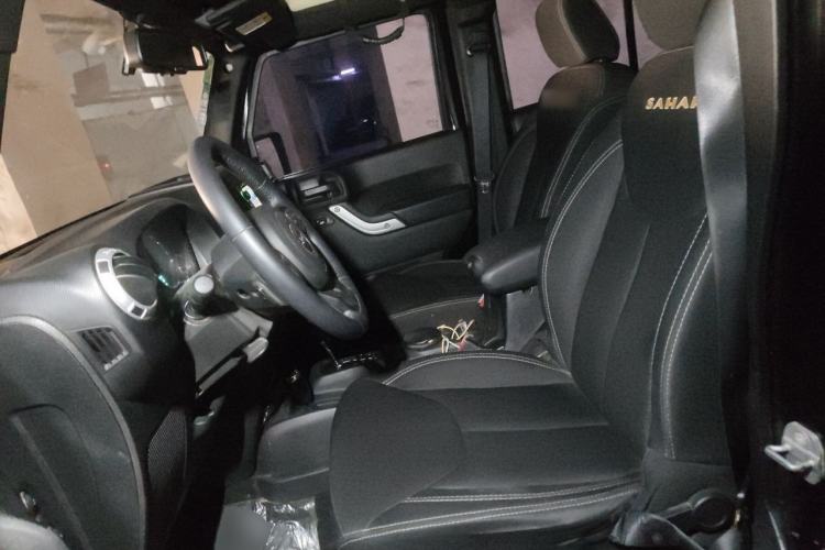 Used Jeep Wrangler 2014 2.8TD Sahara Four-Door Edition Left Front Seat