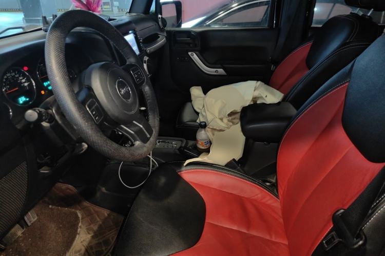 Used Jeep Wrangler 2014 2.8TD Sahara Four-Door Edition Left Front Seat