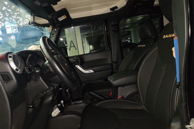 Used Jeep Wrangler 2014 2.8TD Sahara Four-Door Edition Left Front Seat