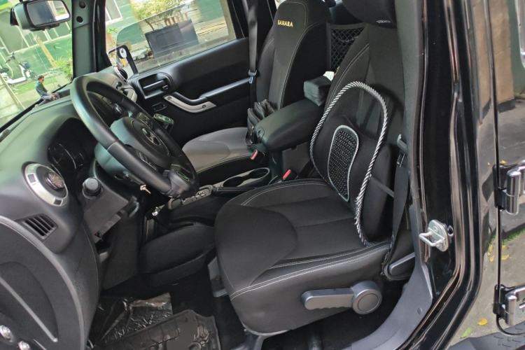 Used Jeep Wrangler 2014 2.8TD Sahara Four-Door Edition Left Front Seat