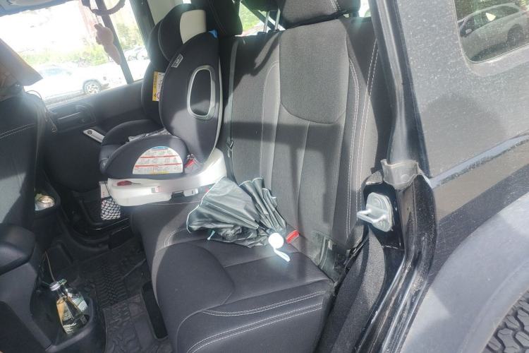 Used Jeep Wrangler 2014 3.0L Sahara Four-Door Edition Left Rear Seat