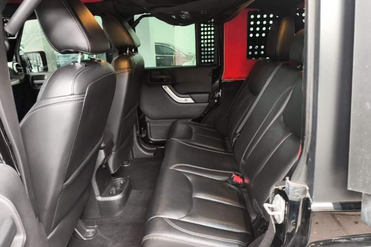 Used Jeep Wrangler 2014 3.0L Sahara Four-Door Edition Left Rear Seat