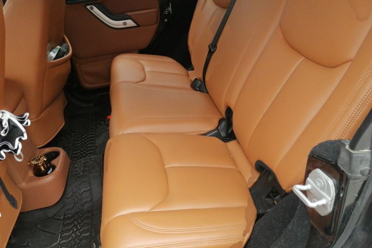 Used Jeep Wrangler 2014 3.0L Sahara Four-Door Edition Left Rear Seat