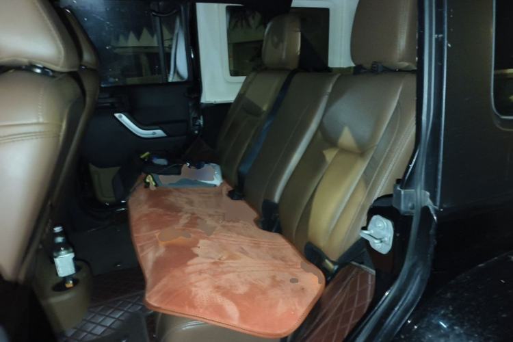Used Jeep Wrangler 2014 3.0L Sahara Four-Door Edition Left Rear Seat