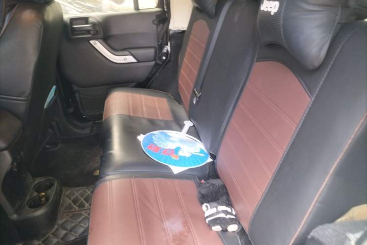 Used Jeep Wrangler 2014 3.0L Sahara Four-Door Edition Left Rear Seat