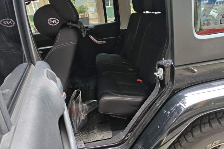Used Jeep Wrangler 2014 2.8TD Sahara Four-Door Edition Left Rear Seat