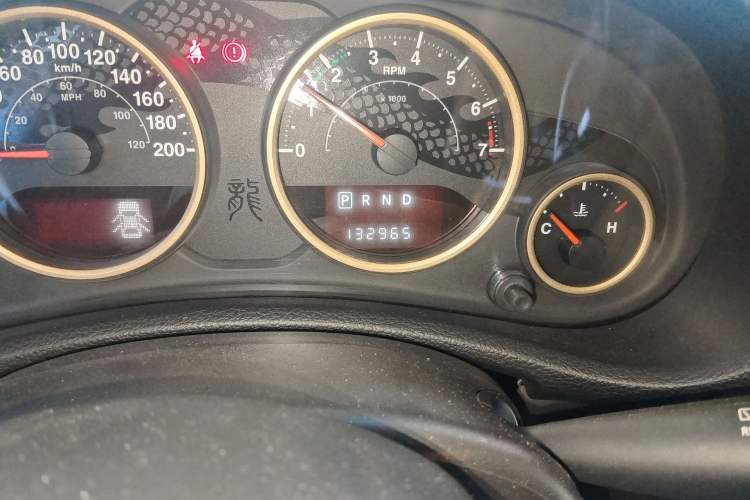 Used Jeep Wrangler 2014 3.6L Longteng Collection Edition Odometer Close Up